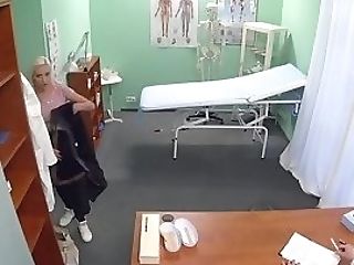 Dicksucking Patient Beauty Gets Jism In Mouth